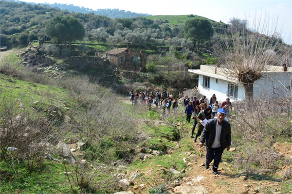 Yaşar Üniversitesi Öğretim Görevlileri ve Öğrencileri Akıllı Köy`de