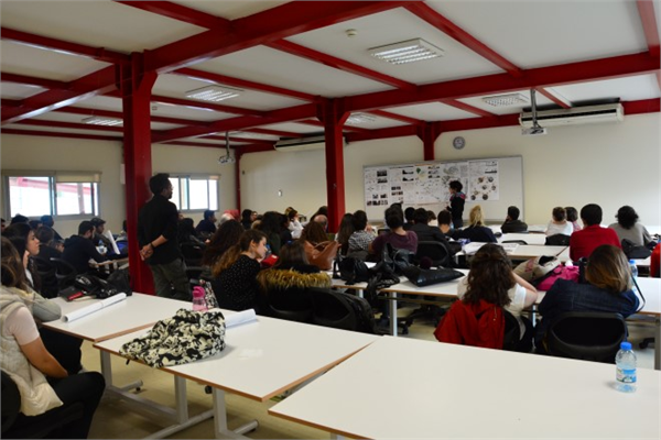 Yaşar Üniversitesi Mimarlık Bölümü Öğrencilerinin Projelerinin İlk İncelemeleri