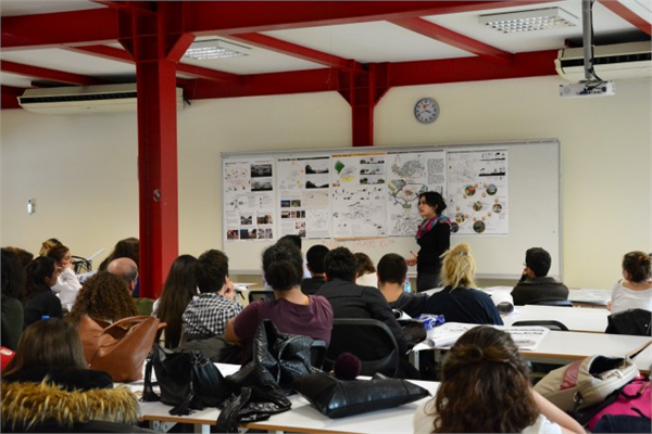 Yaşar Üniversitesi Mimarlık Bölümü Öğrencilerinin Projelerinin İlk İncelemeleri