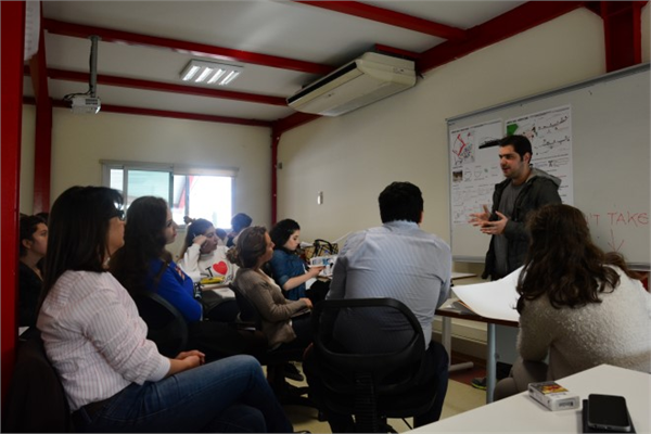 Yaşar Üniversitesi Mimarlık Bölümü Öğrencilerinin Projelerinin İlk İncelemeleri