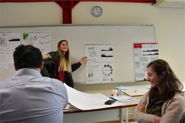 Yaşar Üniversitesi Mimarlık Bölümü Öğrencilerinin Projelerinin İlk İncelemeleri